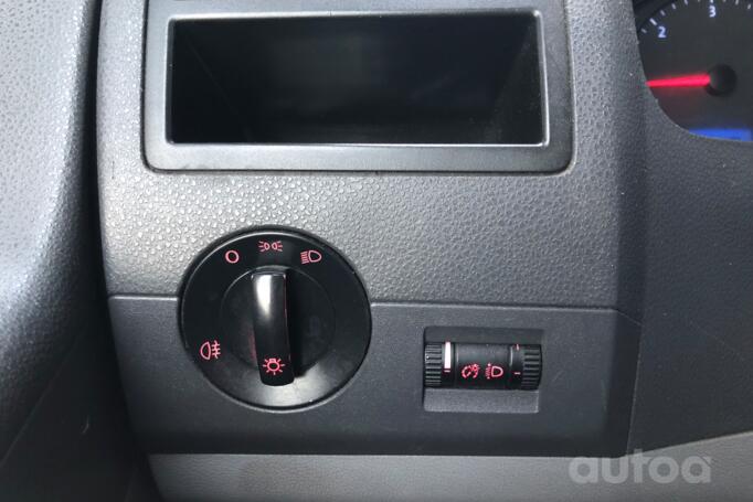 Volkswagen Transporter T5 Minivan 4-doors