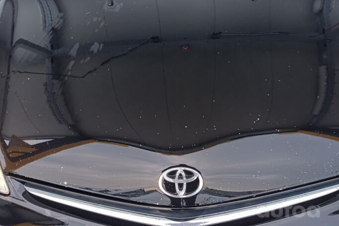 Toyota Prius 2 generation Hatchback