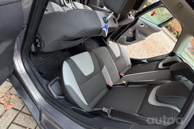 Ford Focus 3 generation wagon 5-doors