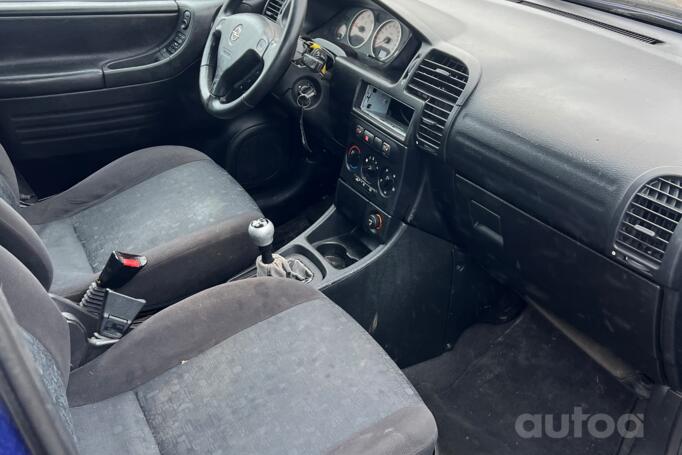 Opel Zafira A Minivan 5-doors