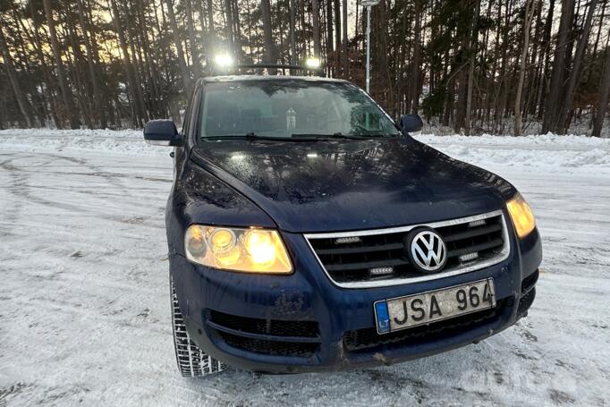 Volkswagen Touareg 1 generation Crossover