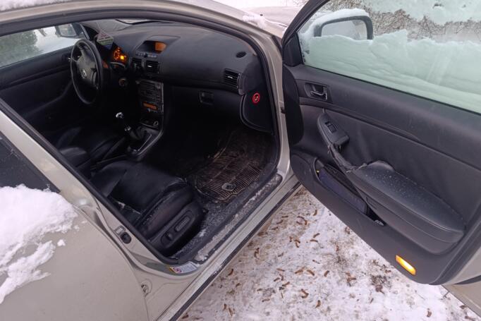 Toyota Avensis 2 generation wagon