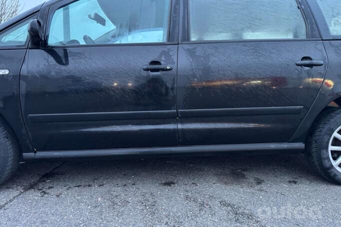 SEAT Alhambra 1 generation [restyling] Minivan