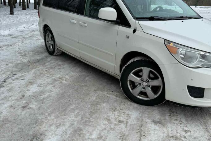 Volkswagen Routan 1 generation Minivan