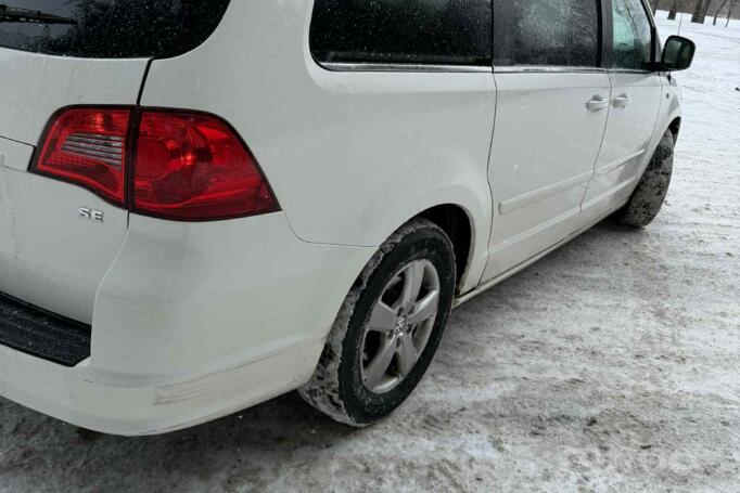 Volkswagen Routan 1 generation Minivan