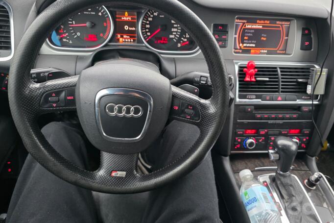 Audi Q7 4L Crossover