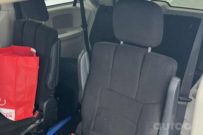 Chrysler Town & Country 5 generation [restyling]