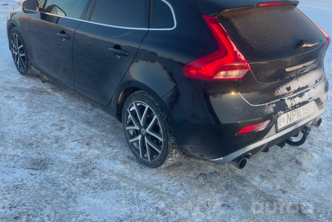 Volvo V40 2 generation Hatchback 5-doors