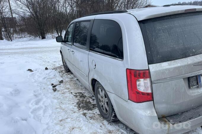 Chrysler Town & Country 5 generation [restyling]