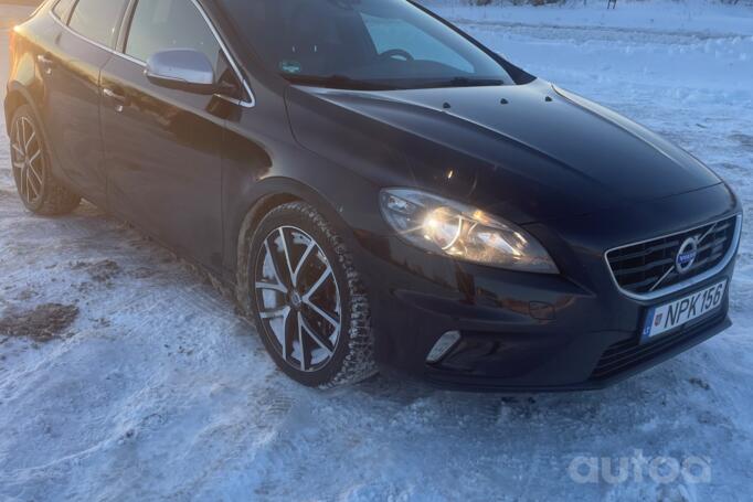 Volvo V40 2 generation Hatchback 5-doors