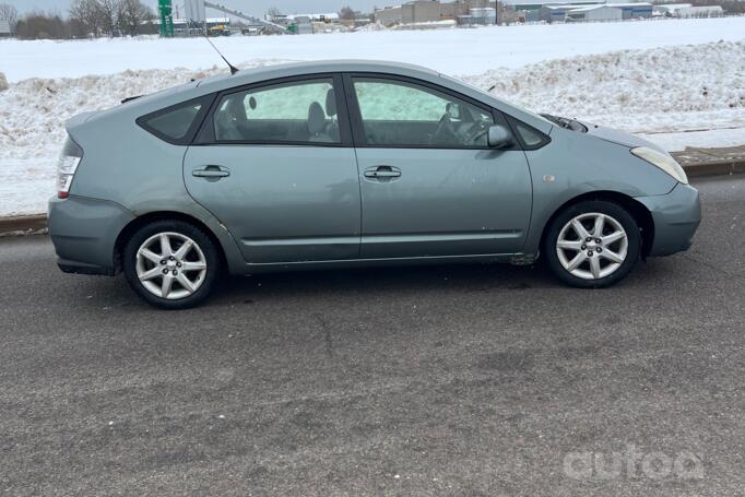 Toyota Prius 2 generation Hatchback