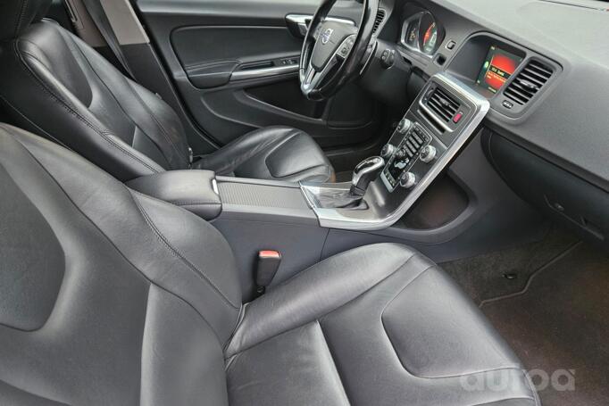 Volvo V60 1 generation [restyling] wagon 5-doors