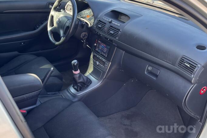 Toyota Avensis 2 generation Sedan