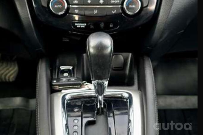 Nissan Qashqai 2 generation Crossover