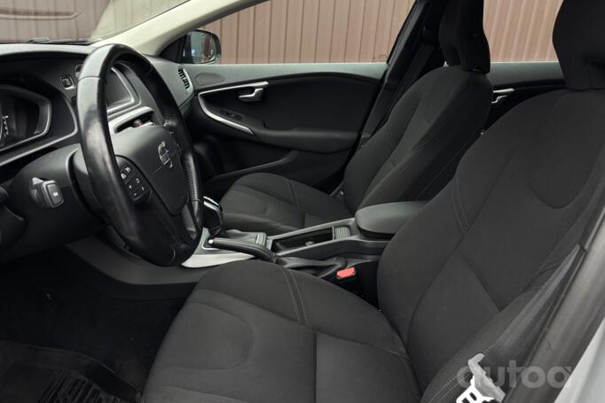 Volvo V40 2 generation Hatchback 5-doors