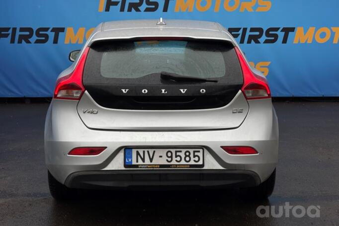 Volvo V40 2 generation Hatchback 5-doors