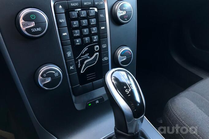 Volvo V40 2 generation Hatchback 5-doors