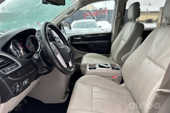 Chrysler Town & Country 5 generation [restyling]