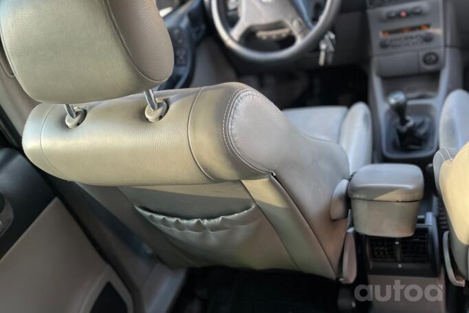 Opel Zafira A [restyling] Minivan 5-doors