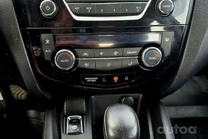 Nissan Qashqai 2 generation Crossover