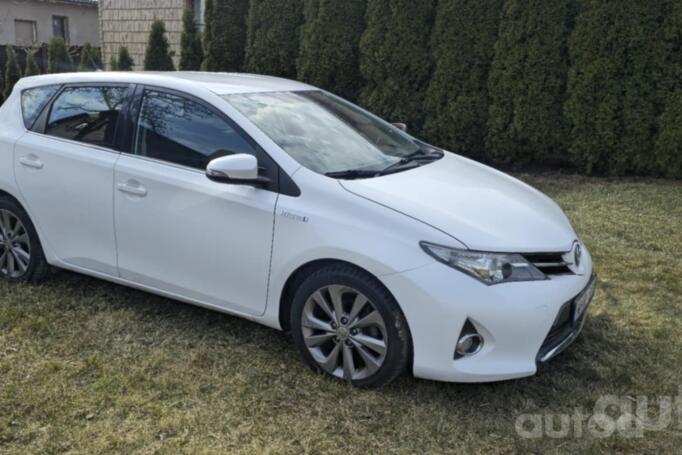 Toyota Auris 2 generation Hybrid hatchback 5-doors