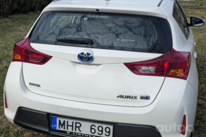 Toyota Auris 2 generation Hybrid hatchback 5-doors