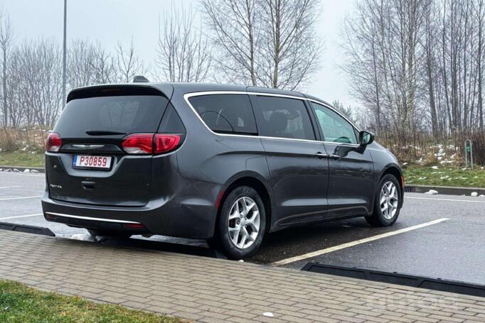 Chrysler Pacifica 2 generation Minivan