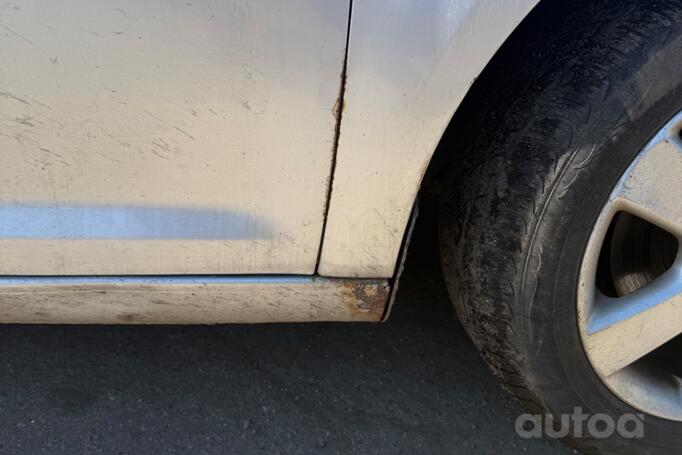 Volkswagen Touran 1 generation Minivan