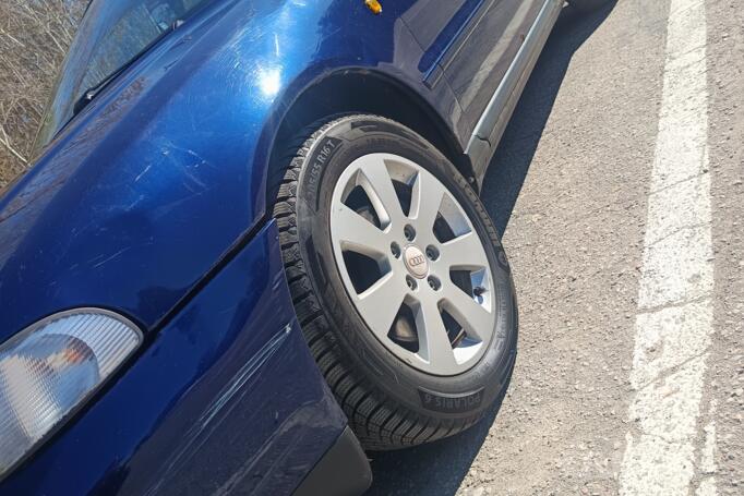 Audi A4 B5 Avant wagon 5-doors