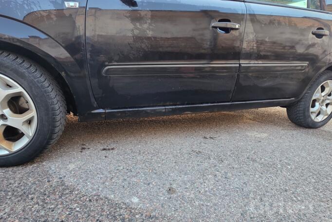 Opel Zafira B Minivan 5-doors