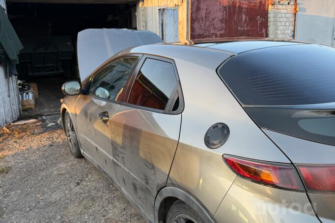 Honda Civic 8 generation Hatchback 5-doors