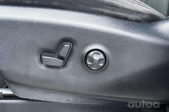 Chrysler Pacifica 2 generation Minivan