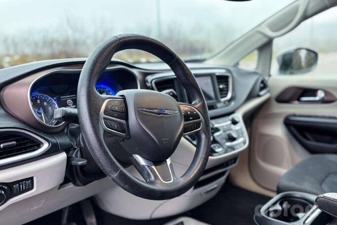 Chrysler Pacifica 2 generation Minivan