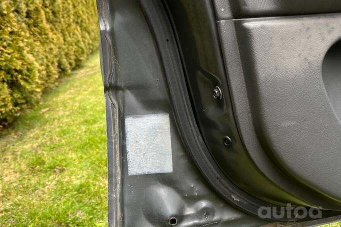 Mitsubishi Space Wagon 2 generation