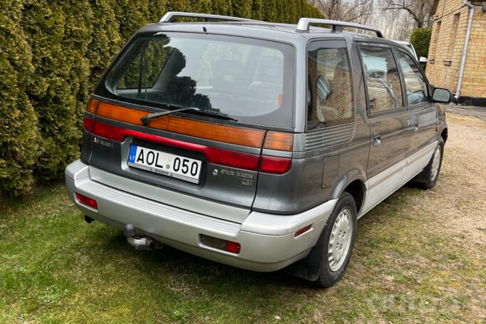Mitsubishi Space Wagon 2 generation