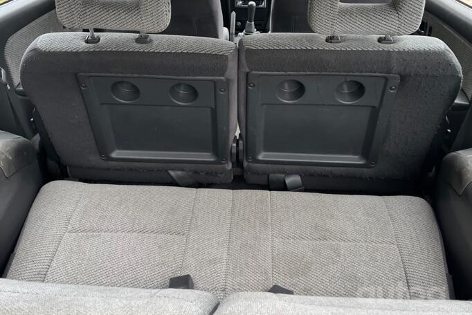 Mitsubishi Space Wagon 2 generation