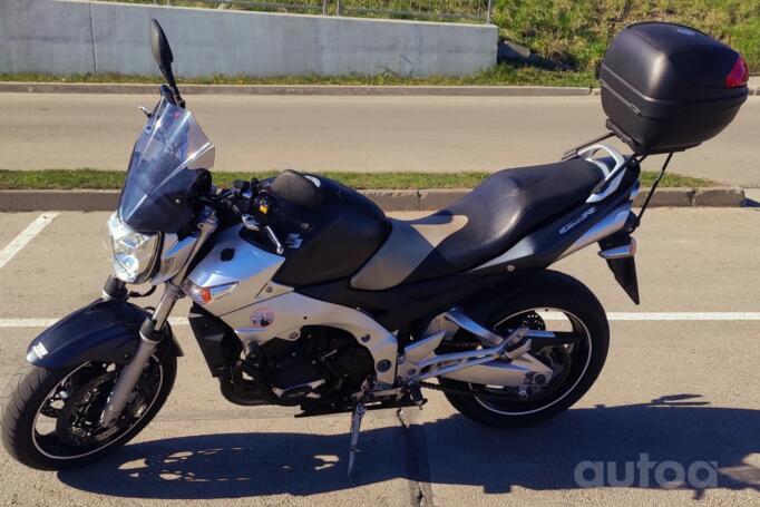 Suzuki GSR 600