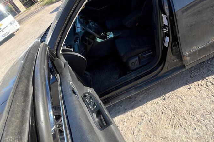 Volkswagen Passat B6 Sedan 4-doors