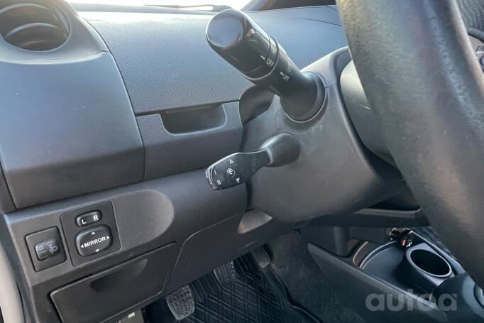 Toyota Yaris 2 generation