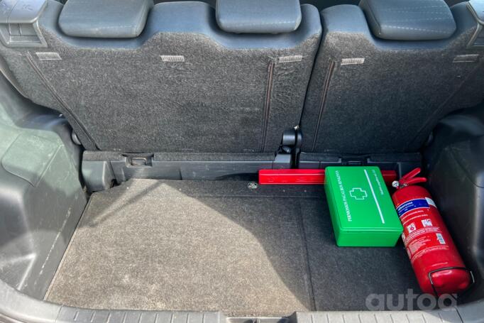 Toyota Yaris 2 generation