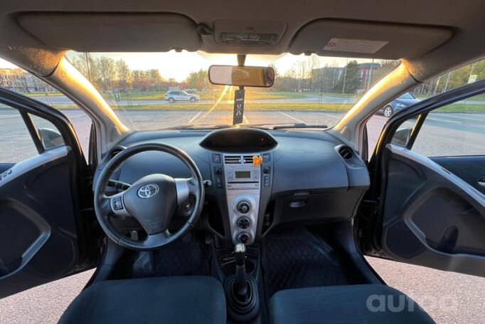Toyota Yaris 2 generation