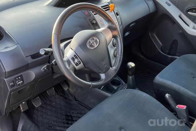 Toyota Yaris 2 generation