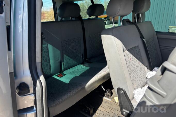 Volkswagen Caravelle T5 Minivan