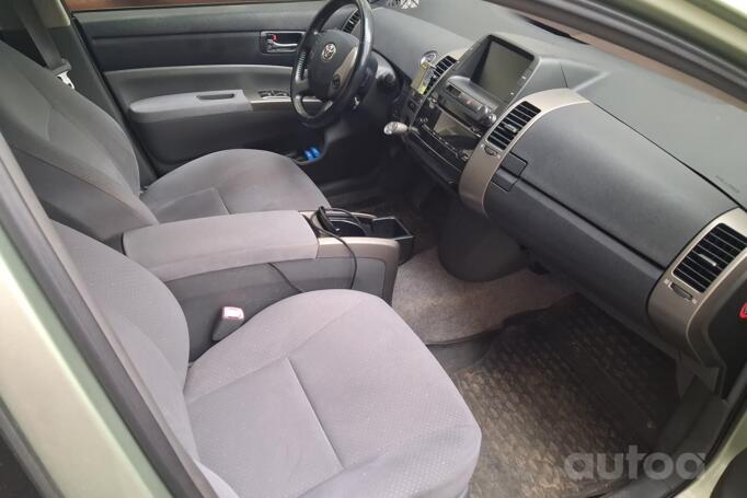 Toyota Prius 2 generation Hatchback