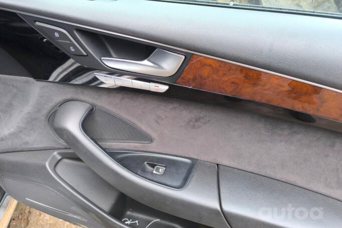 Audi A8 D4/4H Sedan