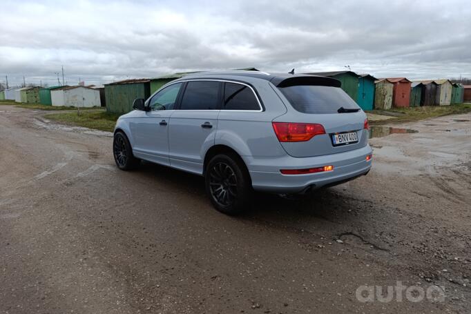 Audi Q7 4L Crossover