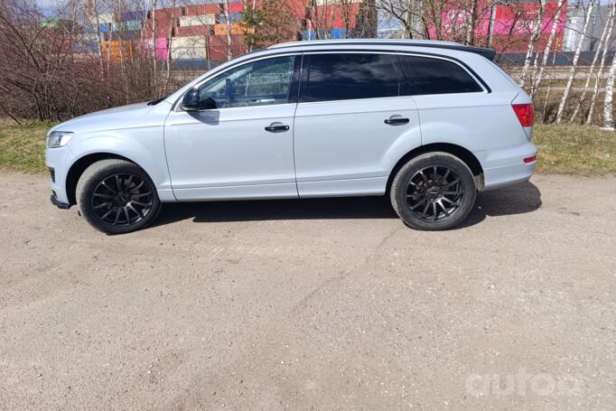 Audi Q7 4L Crossover