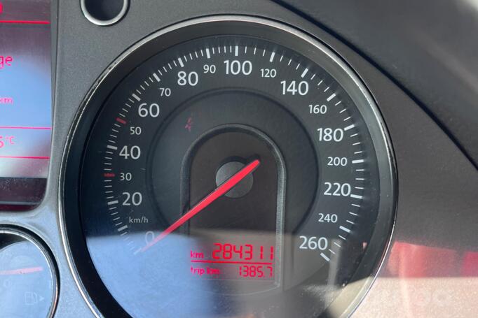 Volkswagen Passat B6 wagon 5-doors