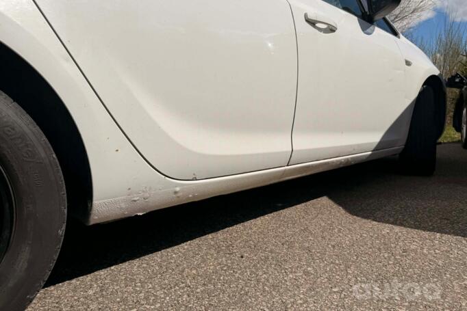 Opel Astra J Sports Tourer wagon