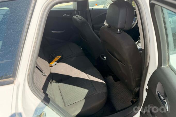 Opel Astra J Sports Tourer wagon